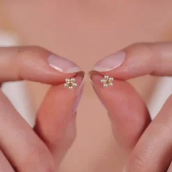 Simply Whispers Pearl & Crystal Flower Earrings New